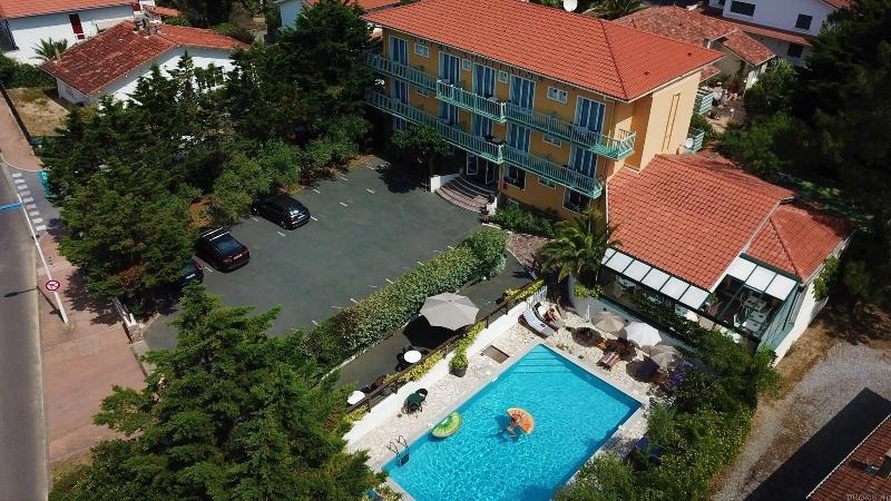 Hotel Aquitaine 카브레톤 외부 사진